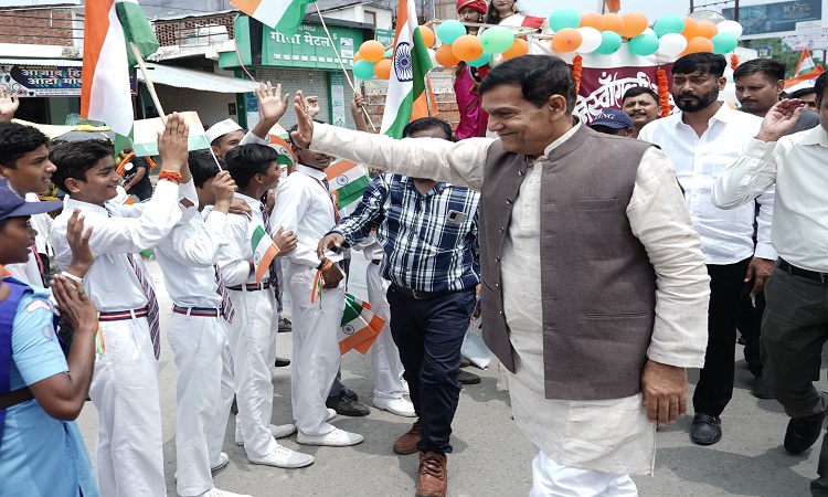 देश के विकास में सहयोग करने का सकल्प लेना लें: एके शर्मा