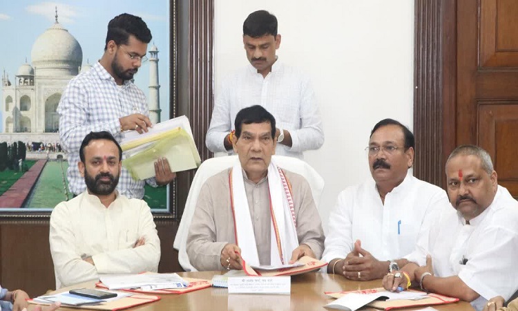 औद्योगिक स्मार्ट सिटी के चलते आगरा में आईटी आधारित और अन्य उद्योगों की राह खुली: एके शर्मा