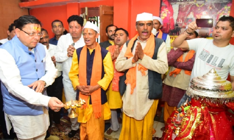 मुख्यमंत्री ने किया ‘नन्दा देवी लोकजात मेले’ का उद्घाटन, प्रदेश के तरक्की की कामना