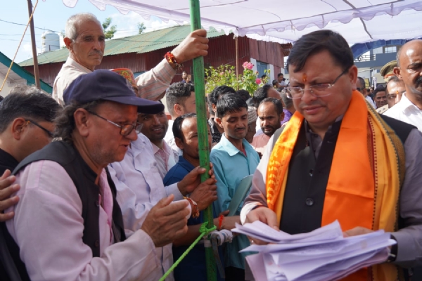 मुख्यमंत्री ने वरिष्ठजन से किया संवाद, बोले-अनुभवों का उपयोग करेगी सरकार