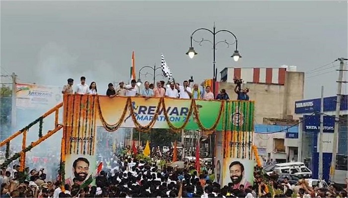 सीएम नायब सिंह ने हाफ मैराथन को दिखाई झंडी, विजेताओं को किया सम्मानित