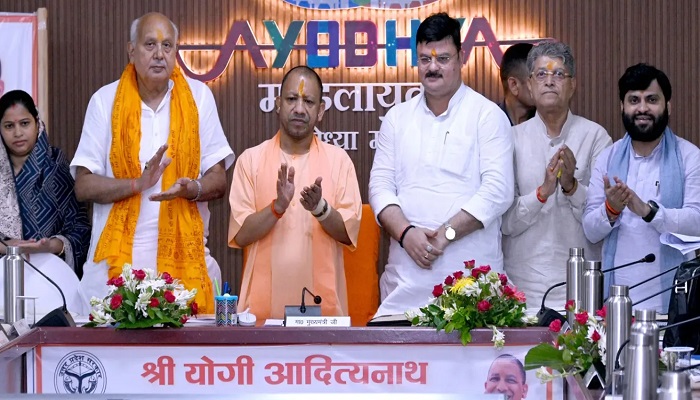 संवाद व समन्वय से समस्याओं का निराकरण करें अफसरः सीएम योगी
