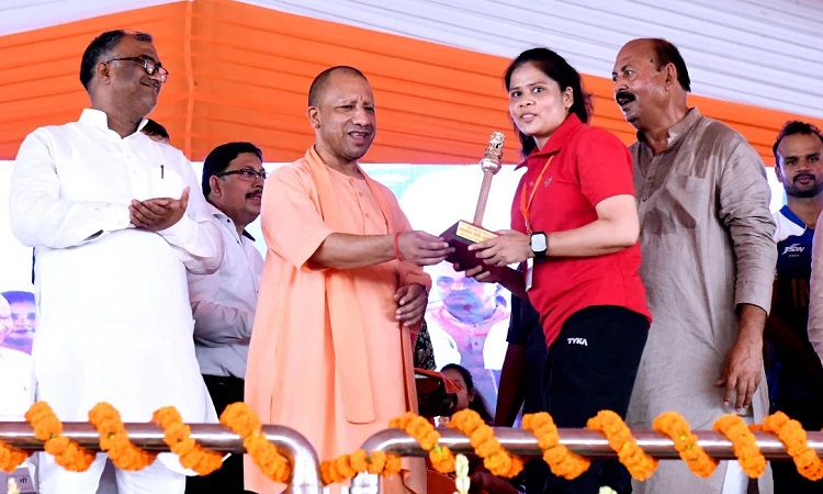ओलंपियन खिलाड़ियों पर यूपी सरकार ने की धन वर्षा
