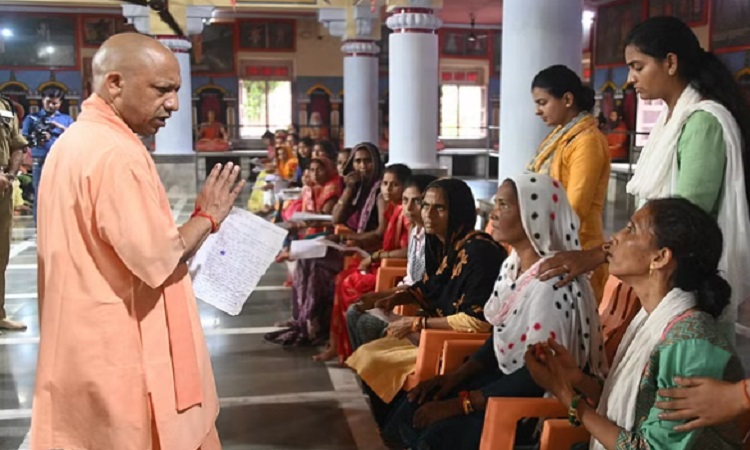 समयबद्ध और निष्पक्ष होना चाहिए जनता की समस्याओं का निस्तारण: सीएम योगी