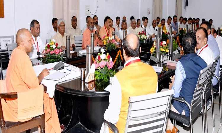 जनता से सरकारी योजनाओं का फीड बैक ले मुख्यमंत्री कार्यालय को कराएं उपलब्ध: सीएम