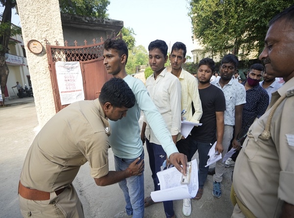 अब तक की सबसे बड़ी पुलिस भर्ती परीक्षा में भाग लेकर खिले परीक्षार्थियों के चेहरे