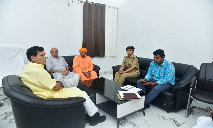 एके शर्मा ने सिद्धार्थनगर जनपद के विकास कार्यों की समीक्षा कर आवश्यक दिशा-निर्देश दिये