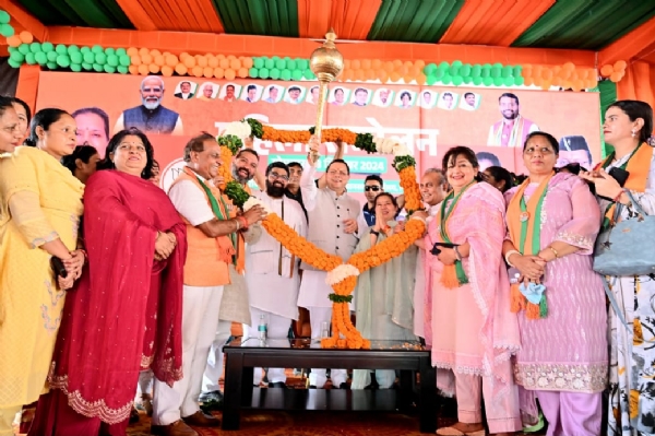 हरियाणा में 41 फीसदी सरपंच महिलाएं निडर होकर अपने गांव को आगे बढ़ा रही हैं: धामी