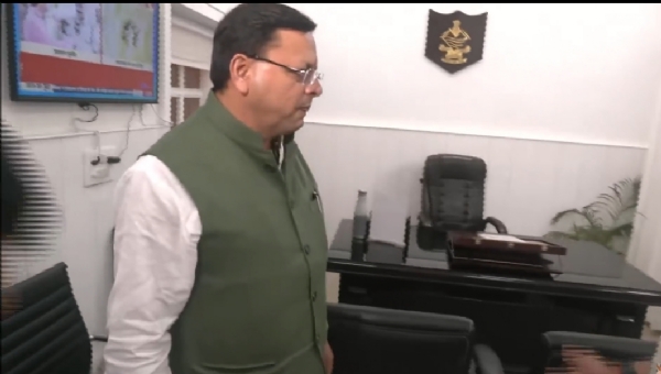 मुख्यमंत्री ने पुलिस मुख्यालय का किया औचक निरीक्षण
