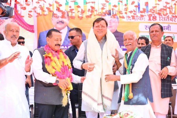 जम्मू-कश्मीर का यह  चुनाव तीन परिवारों और यहां के नौजवानों के बीच का हैः धामी