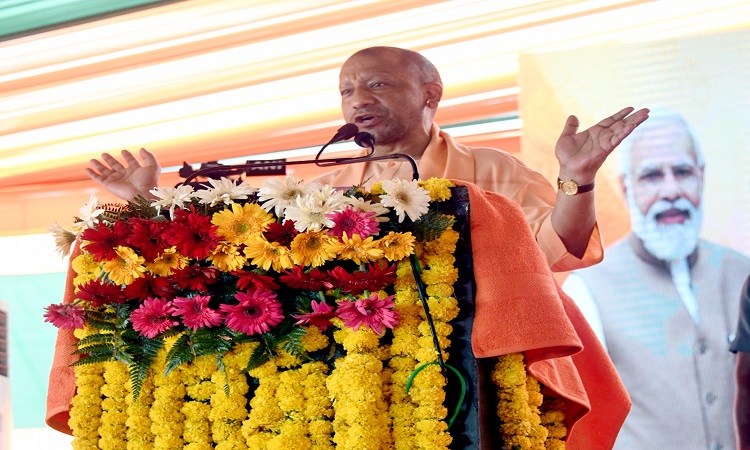 बच्चा पैदा बाद में होता था, पहले उन पर एयरपोर्ट व स्टेडियम का नाम रख देती थी कांग्रेसः सीएम योगी