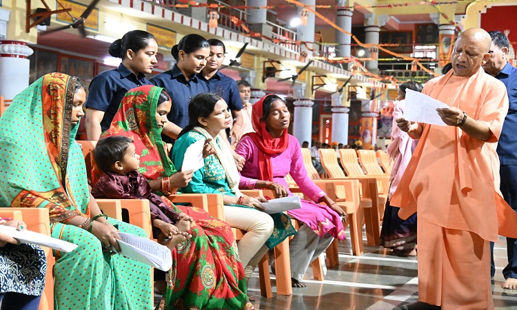 मुख्यमंत्री ने अधिकारियों को दिए जन समस्याओं के पारदर्शी और संतुष्टिपरक निस्तारण के निर्देश