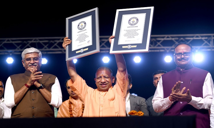 दीपों से दिव्य और भावनाओं से भव्य अयोध्या ने बनाया नया रिकॉर्ड