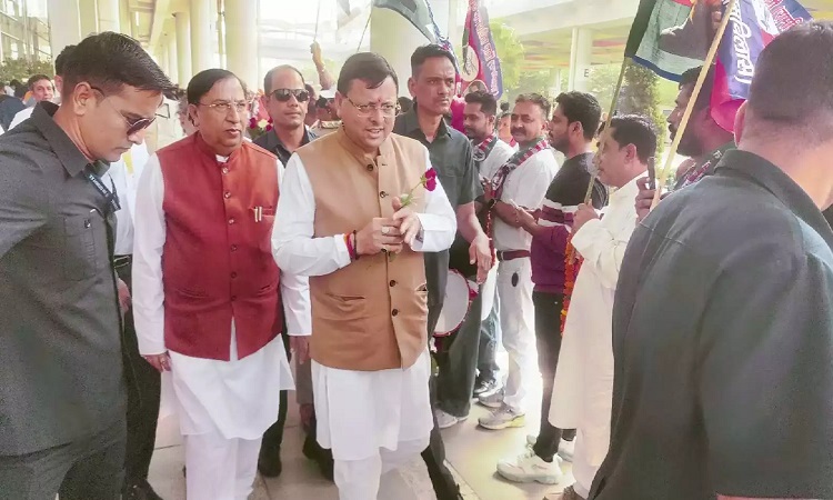 धामी का हरियाणा में जोरदार स्वागत, भाजपा कार्यकर्ताओं ने लगाए जयकारे