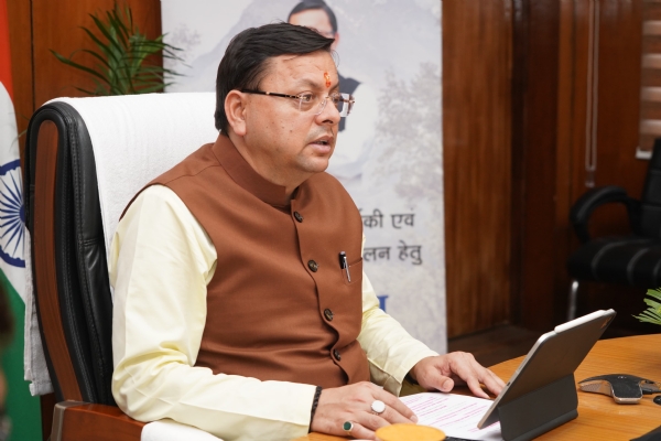 गड्ढा मुक्त अभियान में लापरवाही बरतने वालाें पर सख़्त कार्रवाई करें: मुख्यमंत्री