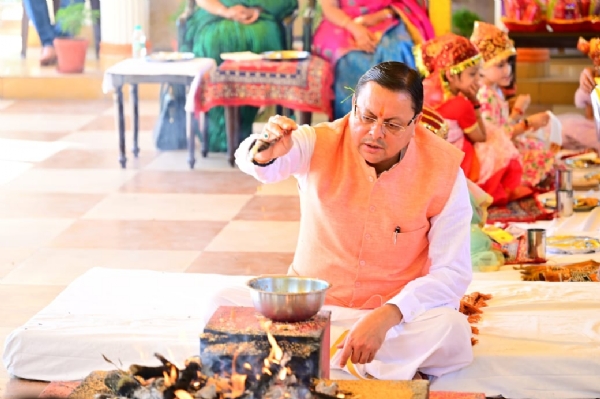 मुख्यमंत्री धामी ने नवरात्रि का उद्यापन कर किया हवन