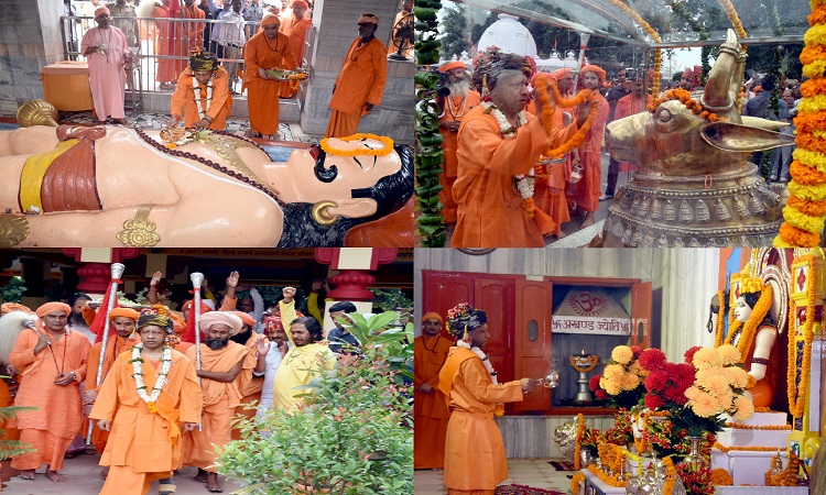 श्रीनाथ जी का विशिष्ट पूजन कर गोरक्षपीठाधीश्वर ने की लोक कल्याण की प्रार्थना
