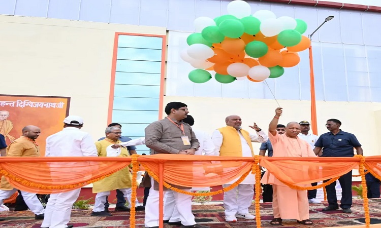 मुख्यमंत्री ने महराजगंज में 940 करोड़ रुपये की 505 विकास परियोजनाओं का  किया लोकार्पण और शिलान्यास