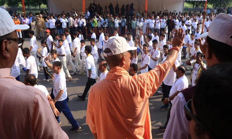 सरदार पटेल की 150वीं जयंती पर ‘रन फॉर यूनिटी’ का आयोजन, सीएम योगी ने दिखाई झंडी