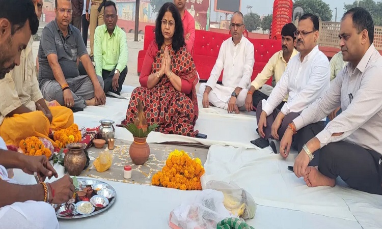 दीपोत्सव 2024: दीपोत्सव की सफलता के लिए राम की पैड़ी पर हुआ पूजन-अर्चन
