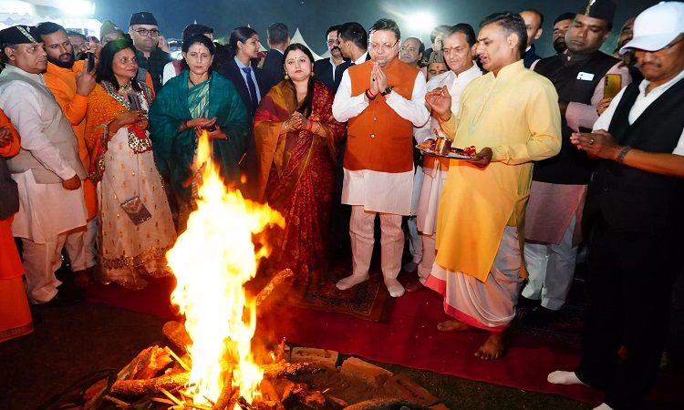 मुख्यमंत्री आवास पर सादगी से मनाया गया लोकपर्व इगास