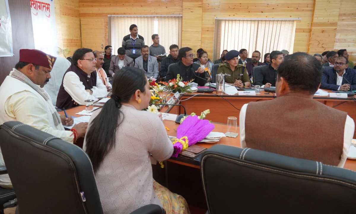 मेडिकल कॉलेज निर्माण की धीमी प्रगति पर मुख्यमंत्री नाराज