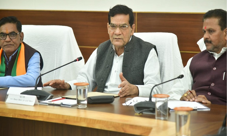 एके शर्मा ने पीडब्लूडी को साइनेज बोर्ड की संख्या को बढ़ाये जाने के दिए निर्देश