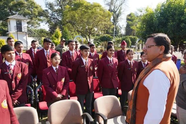 सैनिक स्कूल घोड़ाखाल के छात्रों ने की सीएम धामी से मुलाकात