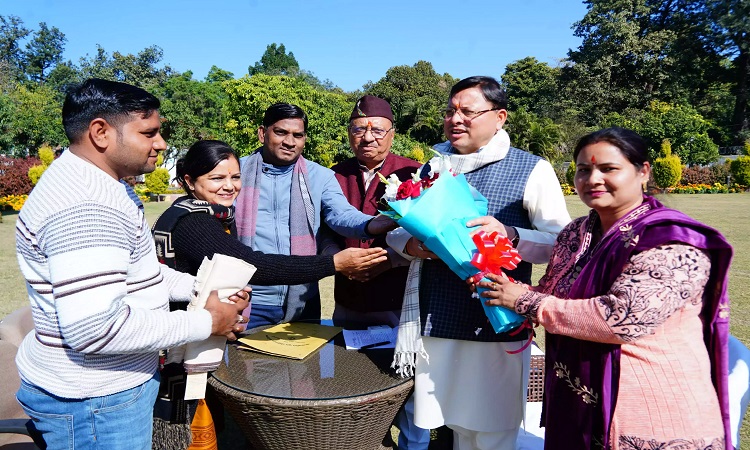 धामी से मिले जनप्रतिनिधि, समस्याओं के त्वरित समाधान के दिए निर्देश
