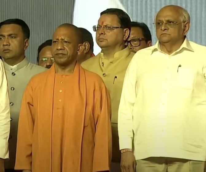 धामी बोले- महाराष्ट्र में बदलाव की लहर, फडणवीस और शिंदे के नेतृत्व में विकास के नए आयाम