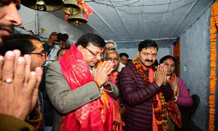 सीएम धामी ने उखीमठ में शीतकालीन यात्रा का किया शुभारंभ, ओंकारेश्वर मंदिर में की पूजा-अर्चना