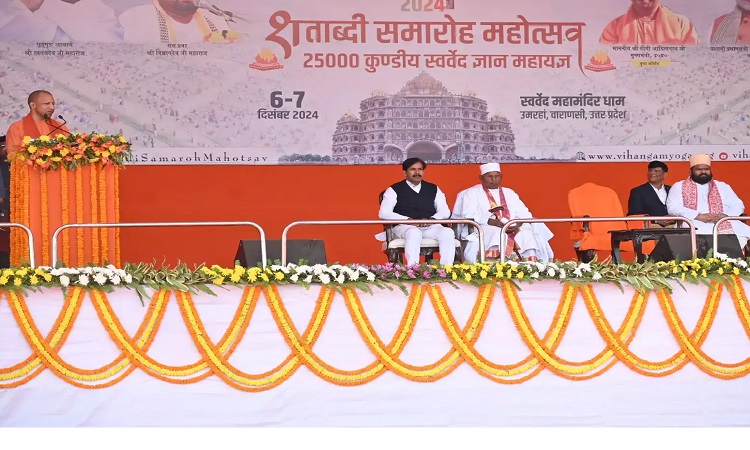 संत समाज से है महाकुम्भ की भव्यता-दिव्यता, सरकार और प्रशासन आयोजन के सहयोगी: मुख्यमंत्री