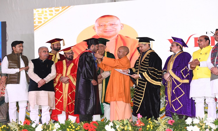 विपरीत परिस्थितियों को अपने अनुकूल लाने का सामर्थ्य रखता है युवाः सीएम योगी