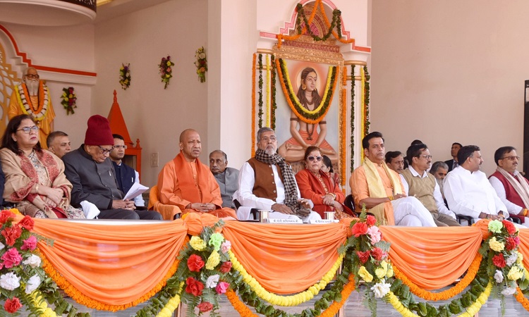 समय के अनुरूप खुद को तैयार न करने वाले पीछे छूट जाते हैं : मुख्यमंत्री