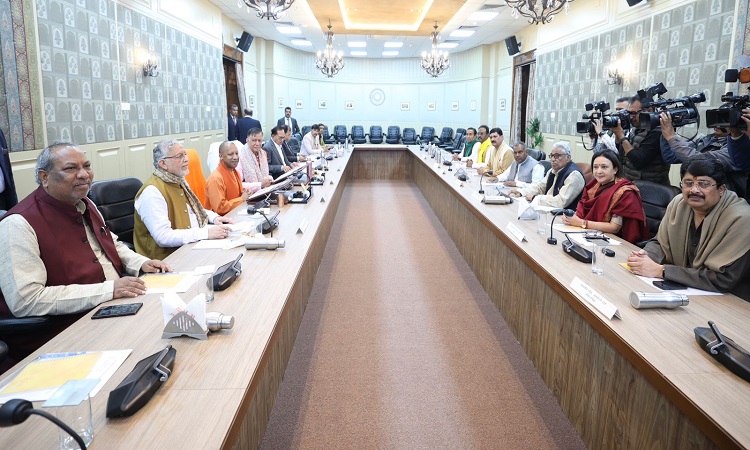 सदन में स्वस्थ चर्चा से प्रदेश का विकास और जनता की समस्याओं का होता है समाधान: सीएम योगी