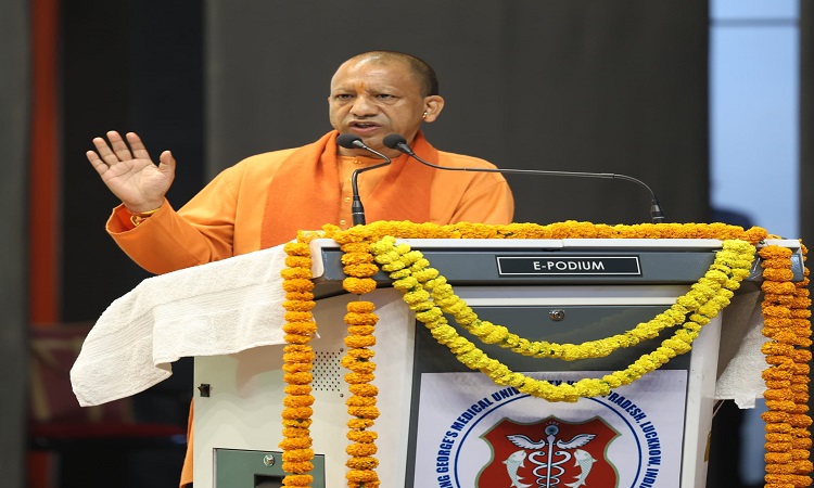 संकट में होती है व्यक्ति और संस्थान की पहचान, कोई बिखर तो कोई निखर जाता है: सीएम योगी