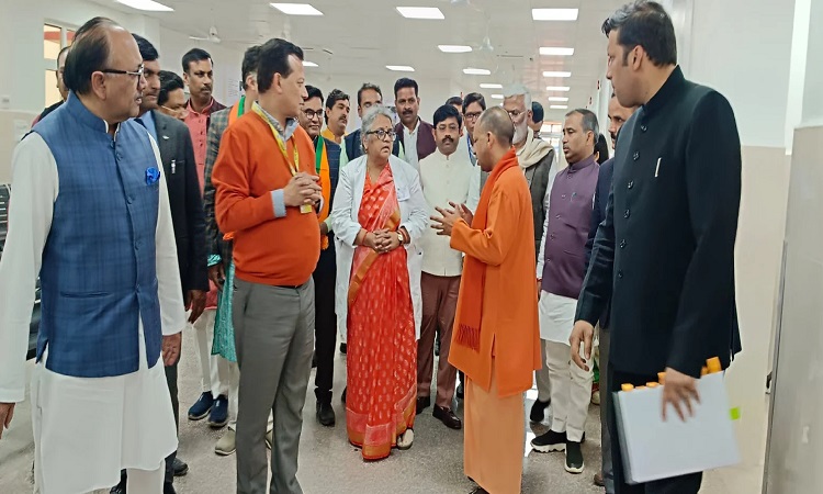 स्वरूप रानी नेहरू अस्पताल की नई ओपीडी का सीएम ने किया निरीक्षण, दिए निर्देश