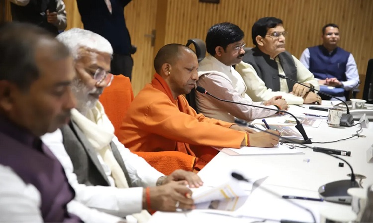महाकुम्भ में सुरक्षा से खिलवाड़ नहीं, इंटेलिजेंस बढाएं, माफिया के गुर्गों पर भी कार्रवाई तेज करें: मुख्यमंत्री
