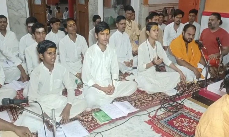 प्रयागराज महाकुम्भ में प्रवाहित होगी वेदों की गंगा, संतों के शिविर में गूंजेगी वेदों की वाणी