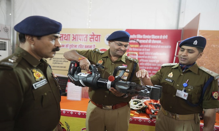 महाकुम्भ में पहली बार फायर फाइटिंग बोट्स बनेंगी संगम की प्रहरी