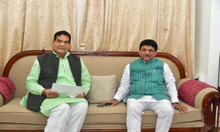 महाकुंभ का आमंत्रण देने गुजरात जाएंगे मंत्री एके शर्मा और कपिल देव अग्रवाल