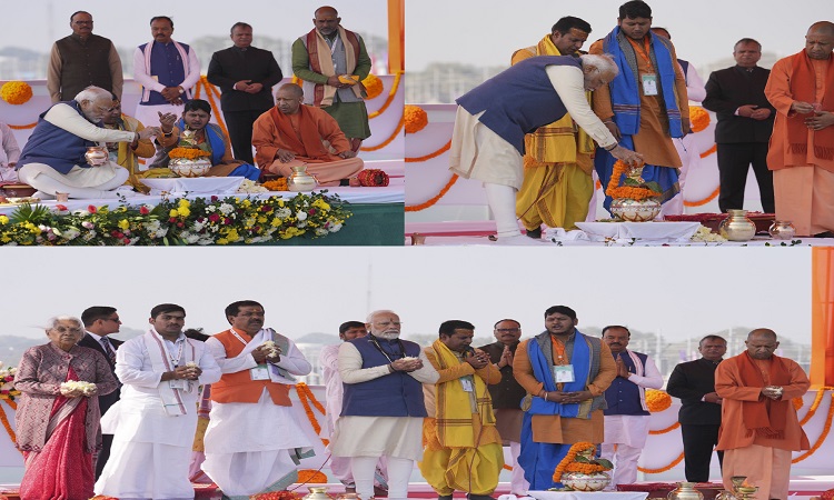 प्रधानमंत्री मोदी ने संगम नोज में कुम्भ कलश का किया कुम्भाभिषेक