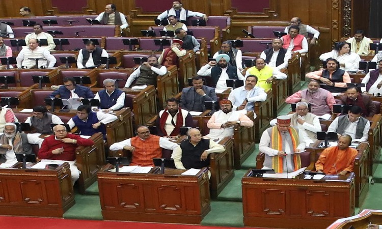 योगी सरकार ने सदन में प्रस्तुत किया 17,865 करोड़ रुपए का अनुपूरक बजट