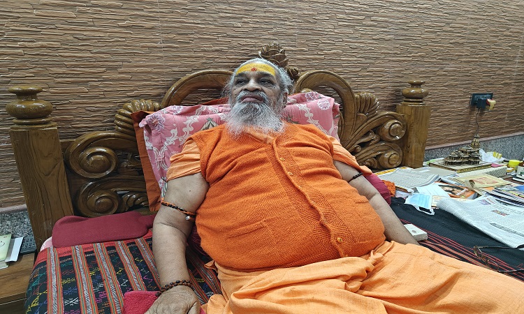 सीएम योगी के क्रियाकलापों में दिखती है प्रदेश को उन्नति के पथ पर ले जाने की प्रतिबद्धताः स्वामी वासुदेवानंद सरस्वती