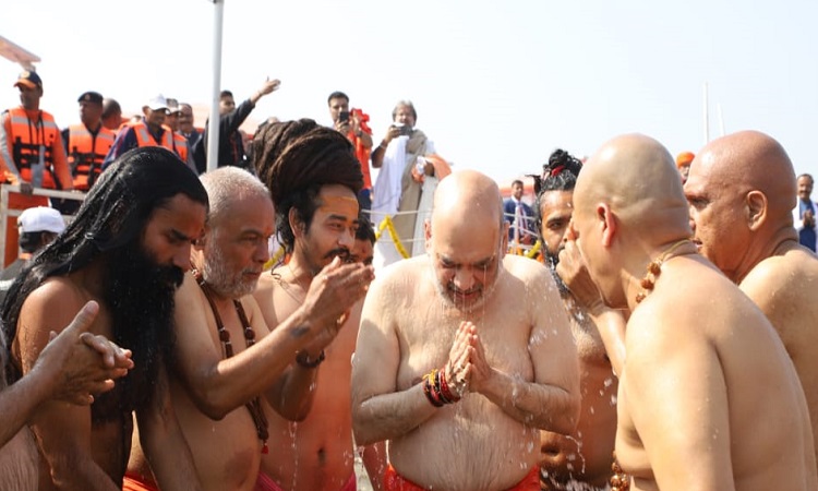 महाकुम्भ पहुंचकर गृहमंत्री, बोले- ये एकता का महाकुम्भ