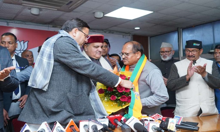 कांग्रेस के तीन बड़े नेता भाजपा में शामिल, धामी ने कहा- निकाय चुनावों में भाजपा की होगी बंपर जीत