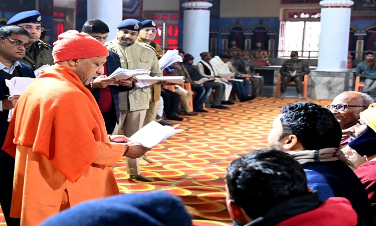 जनता की समस्याओं पर तत्काल हो कार्रवाई : सीएम योगी