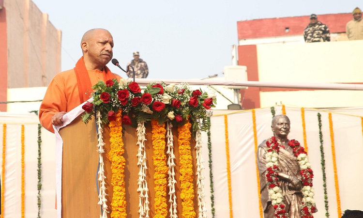 भू माफिया को देर सवेर खाली करनी ही होगी जमीनः सीएम योगी