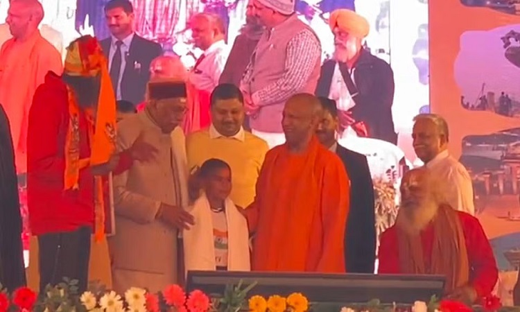 सीएम योगी ने किया ‘मोहब्बत’ को सम्मानित