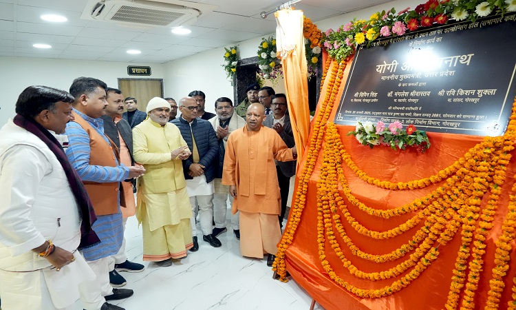 प्रोजेक्ट्स में मैनपावर बढ़ाएं, काम में तेजी लाएं : मुख्यमंत्री